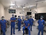 <div class=lightGallery-captions><p>El Hospital Fraternidad-Muprespa Habana realizó por primera vez en España el primer implante de Regeneten para el tratamiento de una recidiva en una rotura de tendón supraespinoso. En la intervención participaron el jefe del servicio de Traumatología Álvaro Minuesa y los integrantes de la unidad de Hombro y Codo.</p><p>El equipo de Traumatología del Hospital FM Habana en 2020 realizan el primer implante de Regeneten de España y Europa Continental para una rotura de tendón supraespinoso. Este tipo de patología del hombro es de las más frecuentes y con esta técnica pionera se utiliza este parche de colágeno bovino, que actúa como si de un andamiaje se tratara, sobre el que penetran células que ayudan a reestablecer la integridad estructural del tendón. </p><h4>Material cedido por 275 - FRATERNIDAD - MUPRESPA</h4><span>2020</span></div>